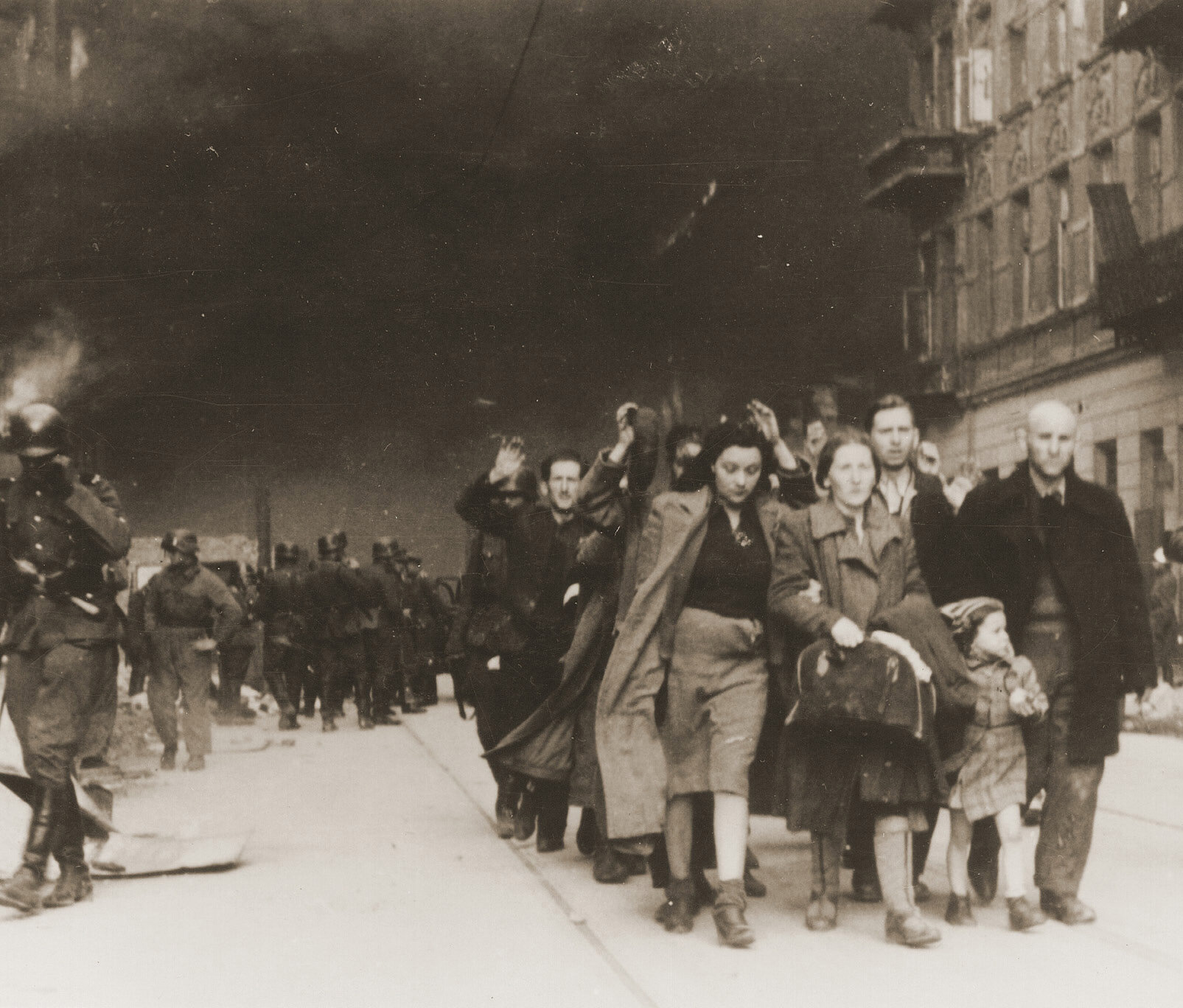 The Warsaw Ghetto Uprising - Illinois Holocaust Museum